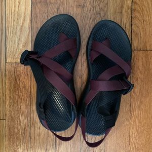 Maroon Z1 toe loop Chacos